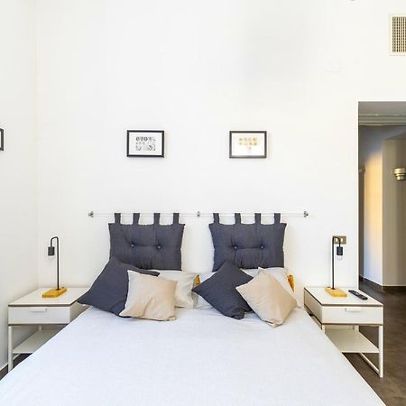 Hostly - Nicole Apartment Volturno- Full Rome Center Экстерьер фото
